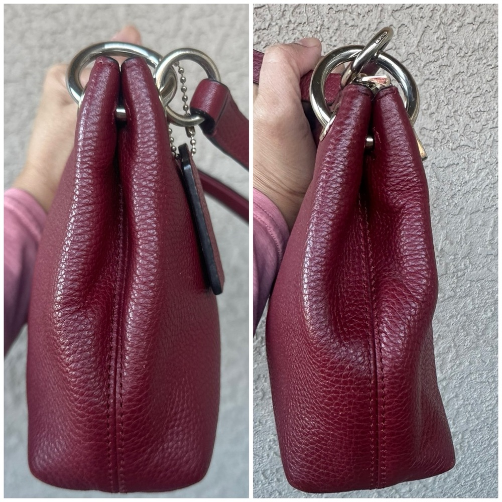 𝓒𝓞𝓐𝓒𝓗 Embossed Horse & Carriage shoulder bag - Picture 7 of 16